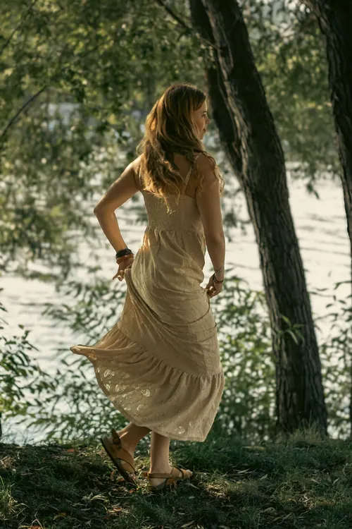 Rezi dancing among the willows