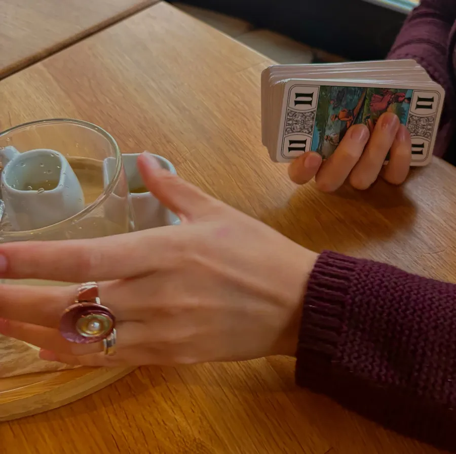 Close-up of Rezi's card reading